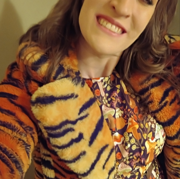 Meet your Posher, Megan - Picture 4 of 6